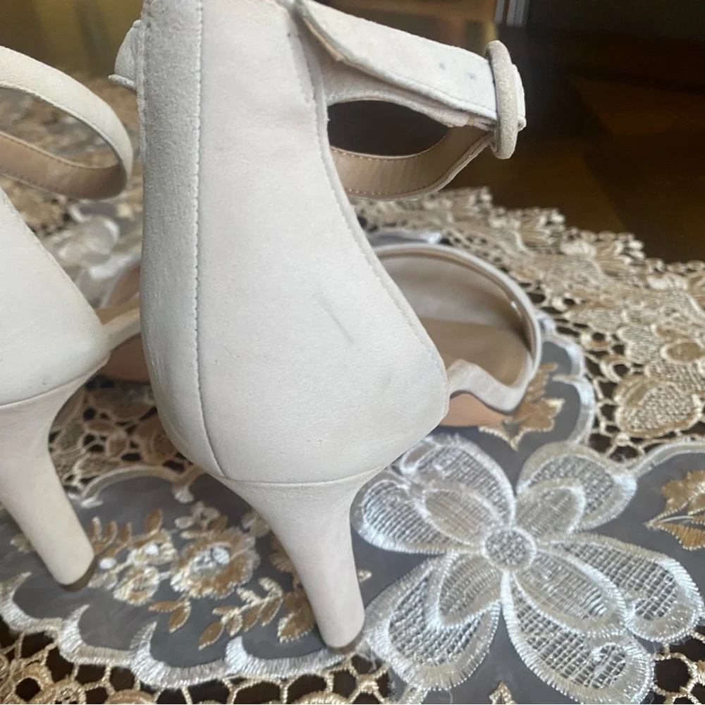 Naturalizer ankle strap heels EUC